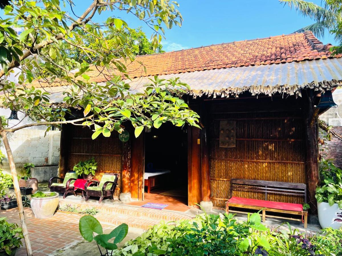 Ở trọ Under The Coconut Tree *