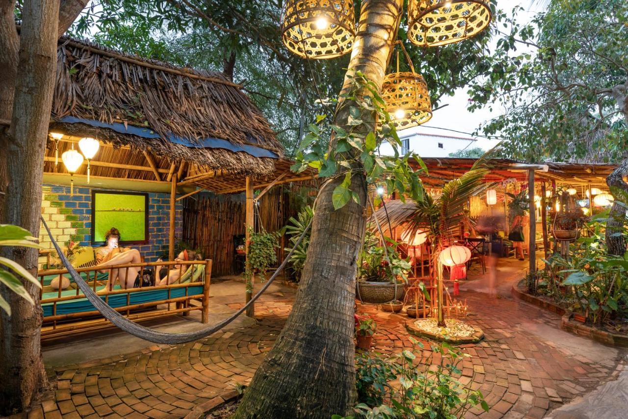 Проживание в семье Under The Coconut Tree *